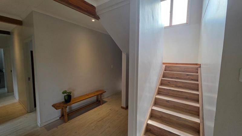 5 Bedroom Property for Sale in Glentana Western Cape